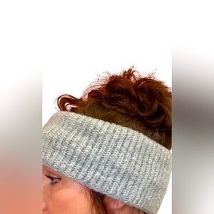 Cozy ribbed headband in light gray with silvery threads. NWT